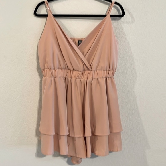 Shein Women Romper XL Peach Cross Front Ruched Waist Ruffle Tierer Contemporary - Picture 6 of 17